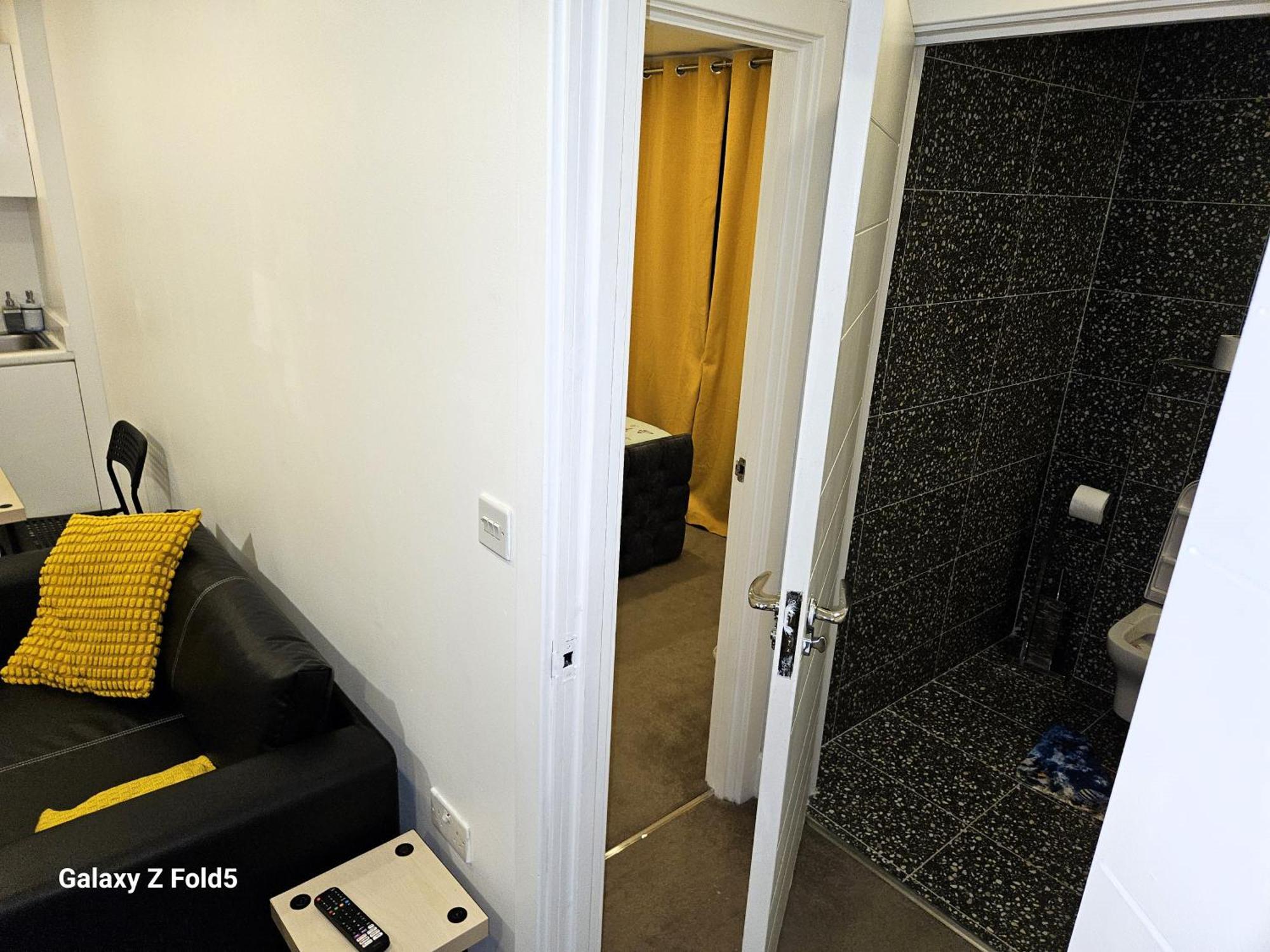 London Sleephouse Partying Is Not Allowed Pls Eksteriør bilde